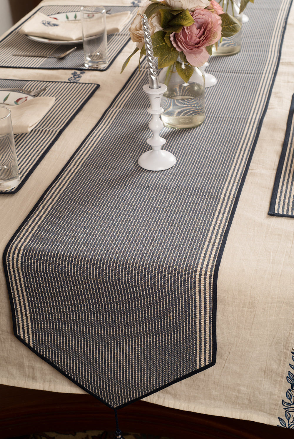 Slender Stripe Table Linen (Pack of 14 Pieces | 6 Seater), designer table linen sets